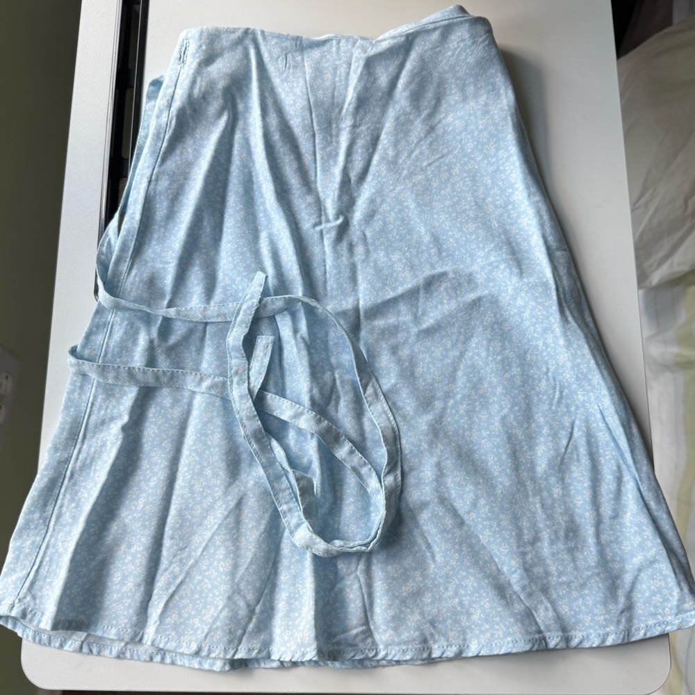 *NWT* Brandy Melville Blue Floral Genevieve Skirt